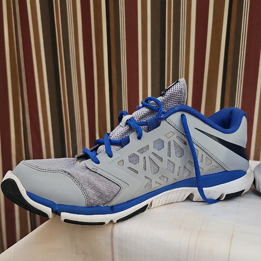 Nike Gray and Blue Running Sneakers - Picture 4 of 8